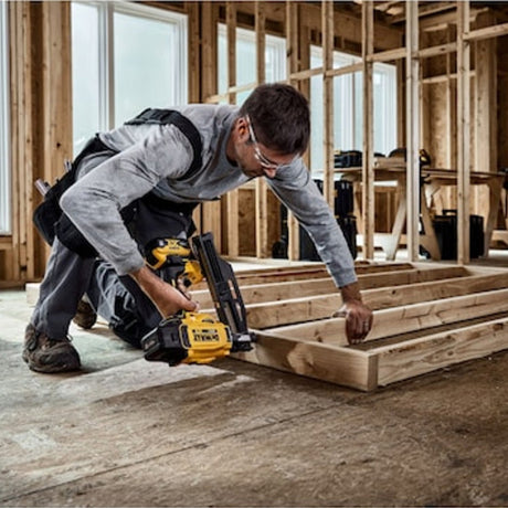 Cloueur de charpente DEWALT DCN930N-XJ XR 18V Brushless